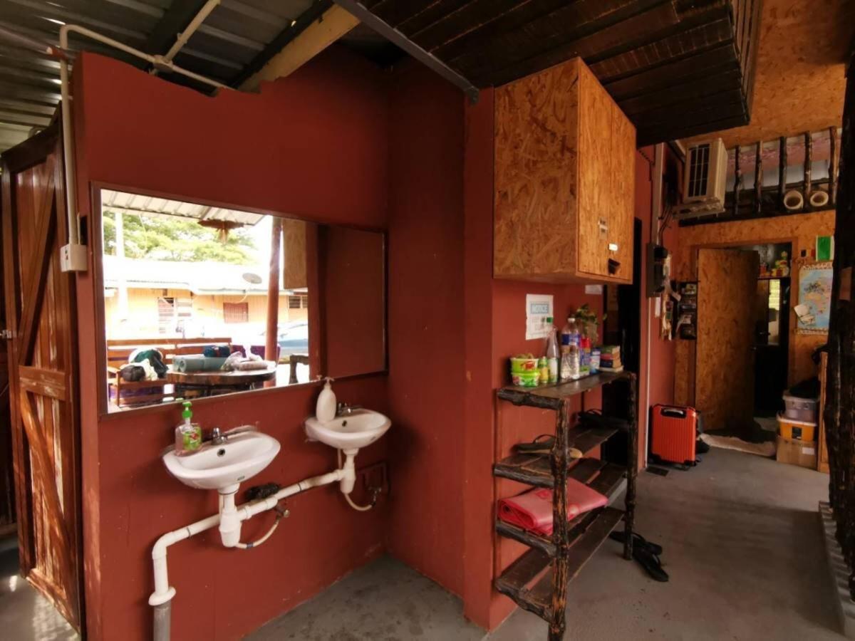 Agosto Taman Negara Hostel Kuala Tahan Exterior foto